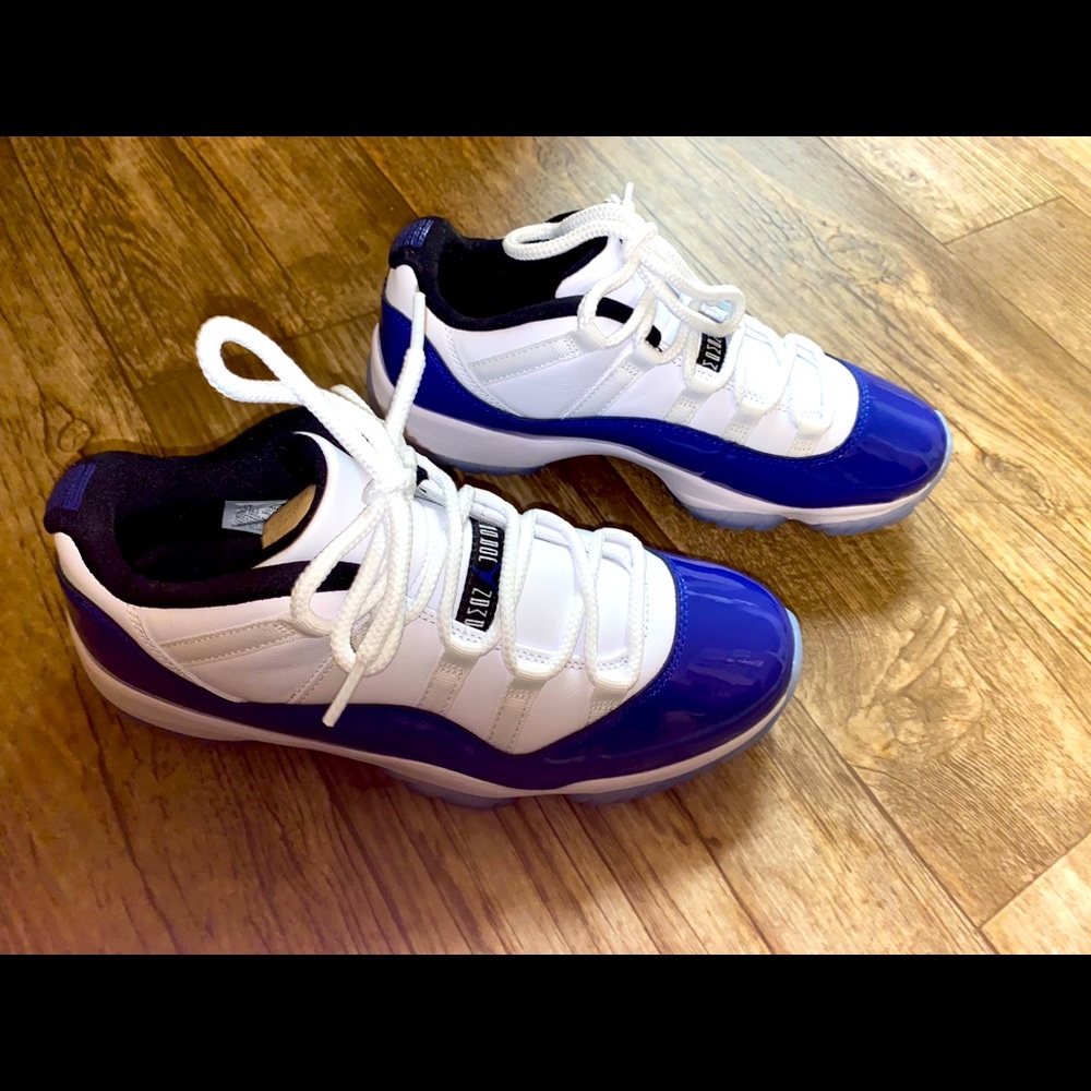 WMNS AIR JORDAN 11 RETRO LOW 'CONCORD SKETCH'